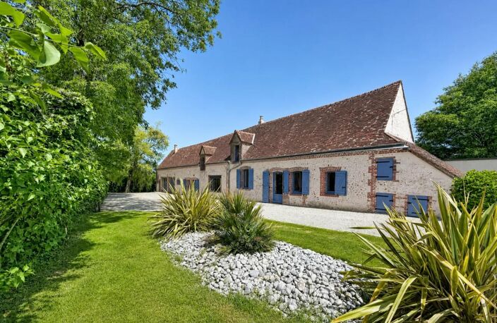 Maison de 8 pièces de 335 m² à Montlandon — photo 4