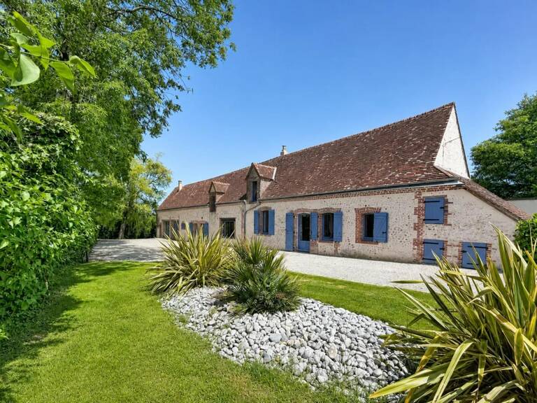 Maison de 8 pièces de 335 m² à Montlandon — photo 1