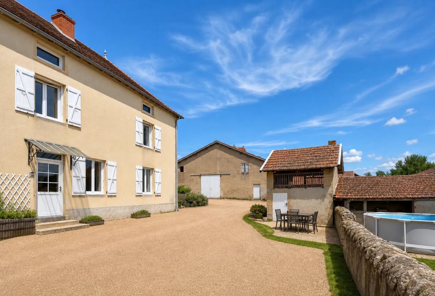 Maison de 6 pièces de 187 m² à Saint-Laurent-en-Brionnais — photo 1