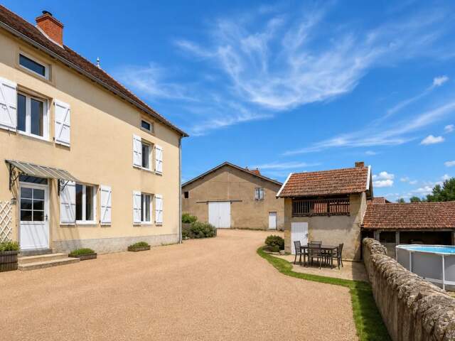 Maison de 6 pièces de 187 m² à Saint-Laurent-en-Brionnais — photo du bien