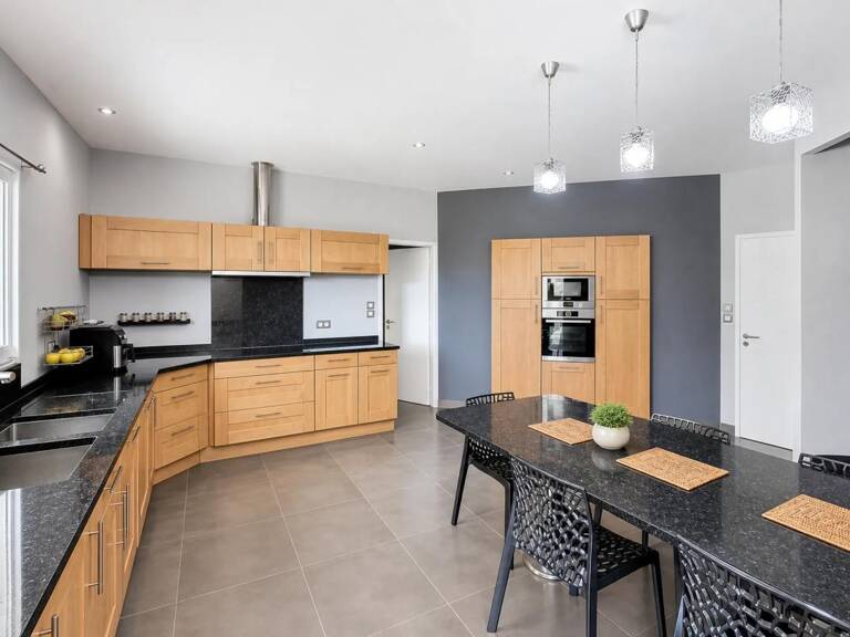 Maison de 6 pièces de 232 m² à Castelsarrasin — photo 1