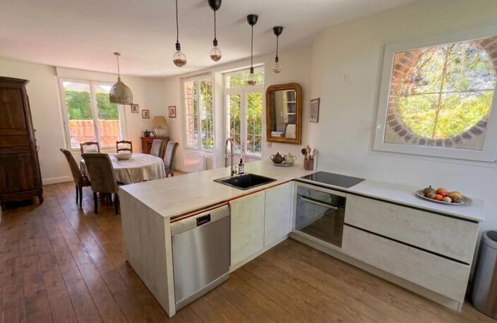 Maison de 8 pièces de 215 m² à Aix-Villemaur-Pâlis — photo 2