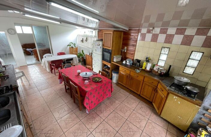 FABIEN TEKA IMMO vous propose une maison + local à la vente sur st Anne, ile de la Réunion — photo 4