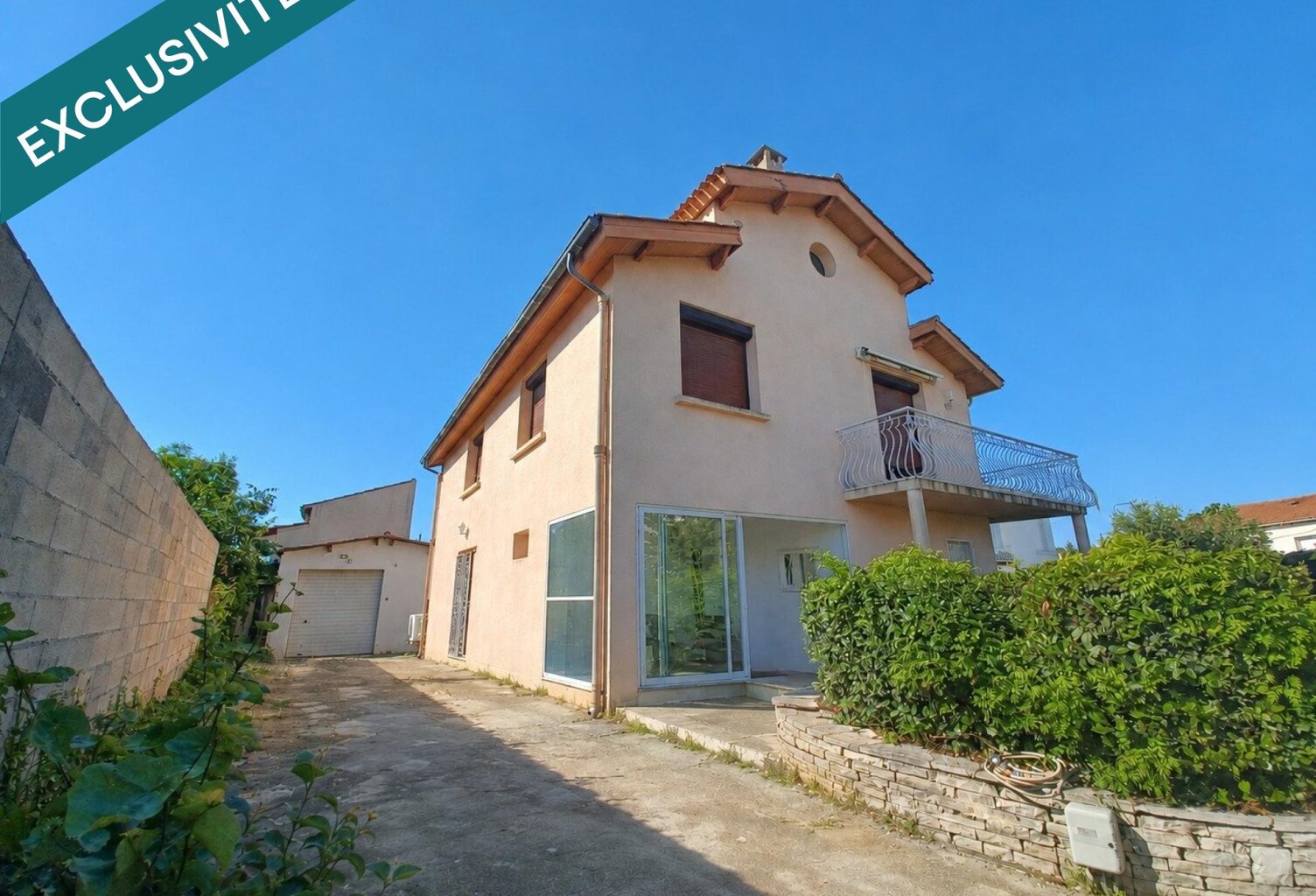 Maison de 195 m² sur 486 m² de terrain - 5 chambres, jardin, piscine, garage. — photo 1