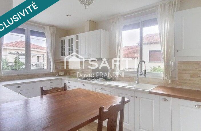 Maison de 195 m² sur 486 m² de terrain - 5 chambres, jardin, piscine, garage. — photo 3