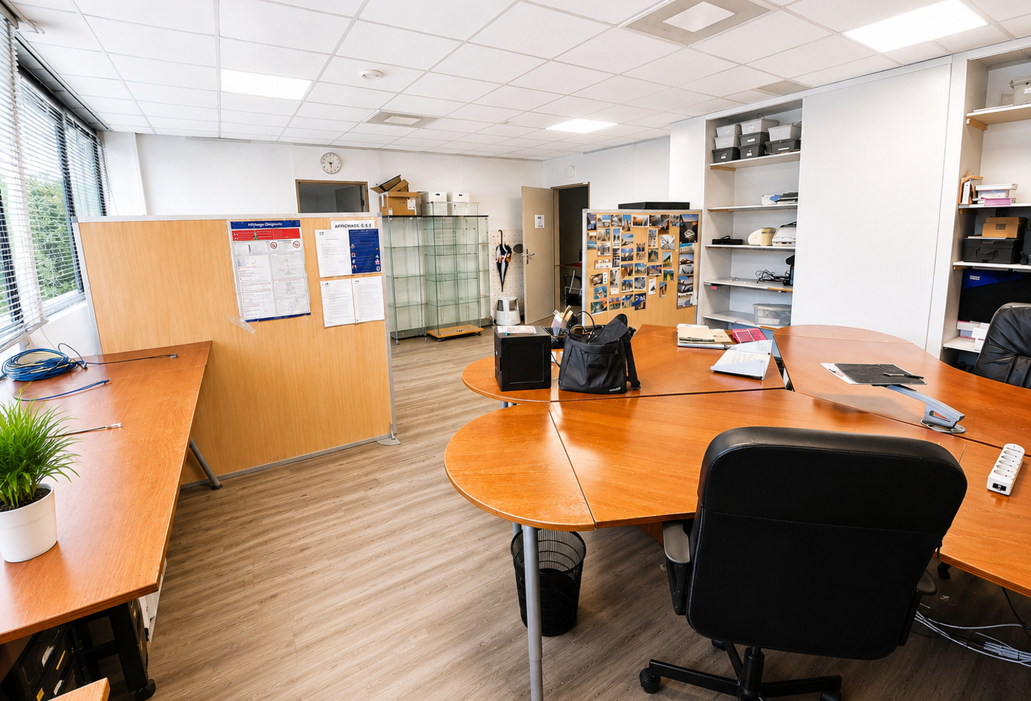 Dépt Hérault (34), à vendre MONTPELLIER local professionnel — photo 1