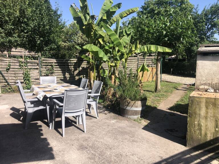 JOLIE MAISON MITOYENNE EN PIERRE AVEC SON GRAND JARDIN 900 m2 — photo 1