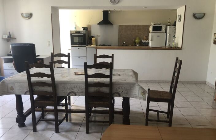 JOLIE MAISON MITOYENNE EN PIERRE AVEC SON GRAND JARDIN 900 m2 — photo 2