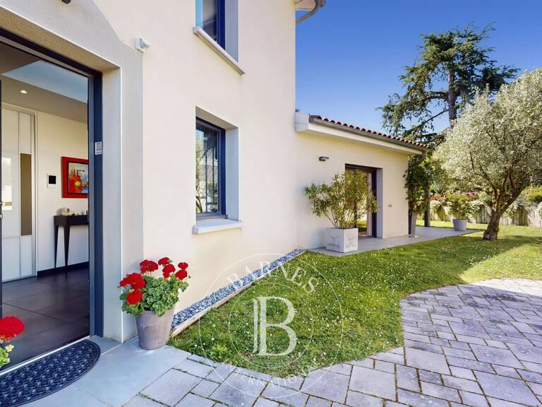 Soucieu-En-Jarrest - Maison de 152 m² - Terrain de 736 m² - 3 chambres — photo 1