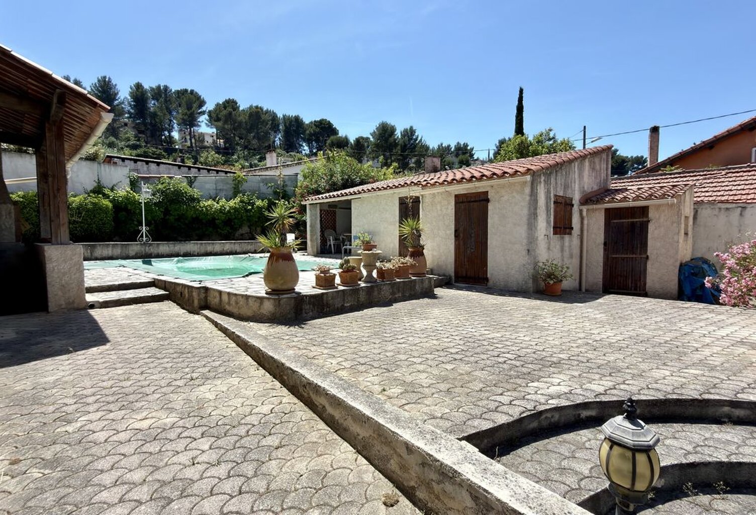 LA PENNE SUR HUVEAUNE, VILLA DE TYPE 5/6 AVEC PISCINE ET GARAGE — photo 1