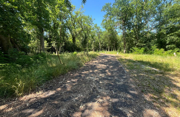BLANQUEFORT - Terrain à batir de 800 m2 viabilisé avec un em — photo 3