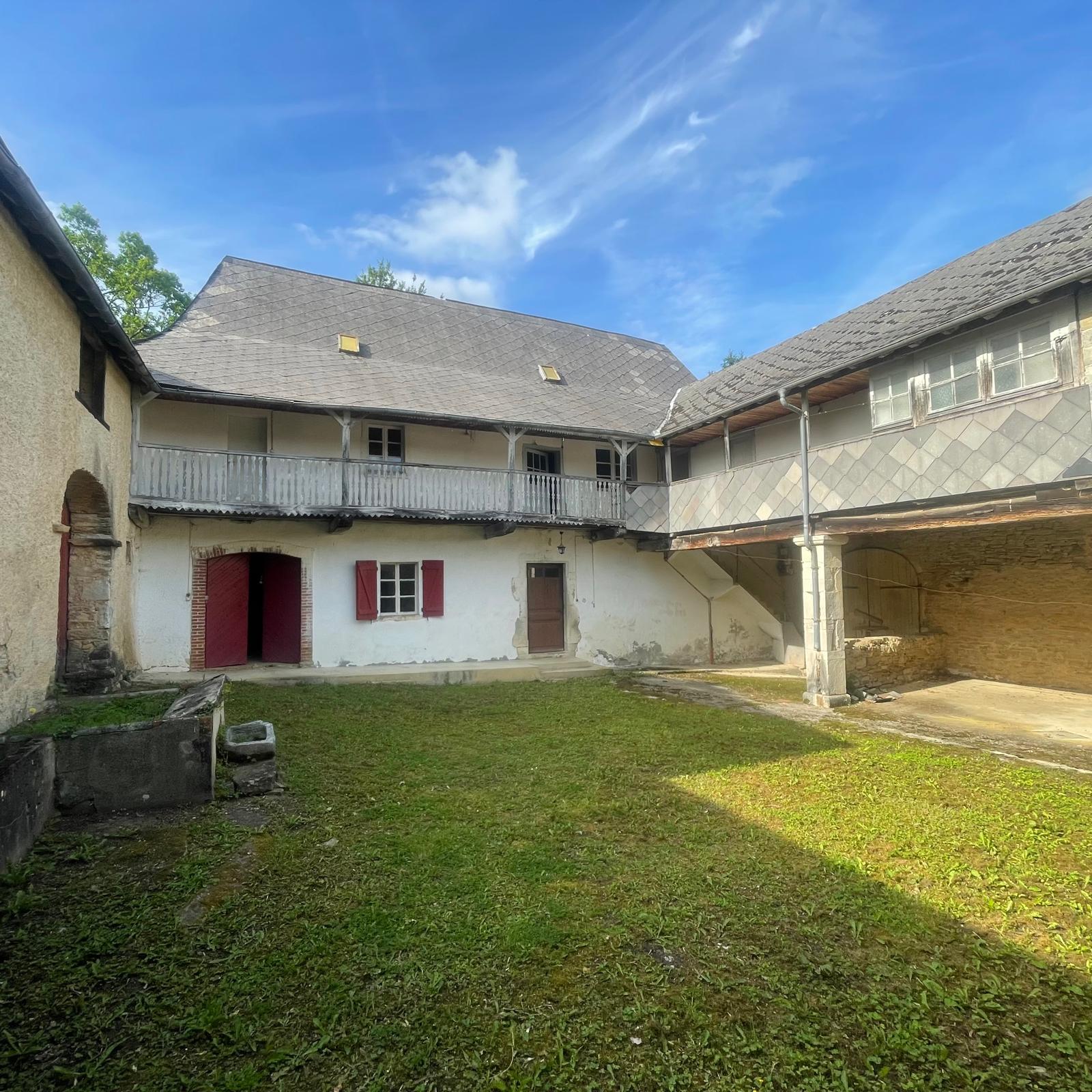 Magnifique corps de ferme béarnais sur environ 4000 m² de terrain