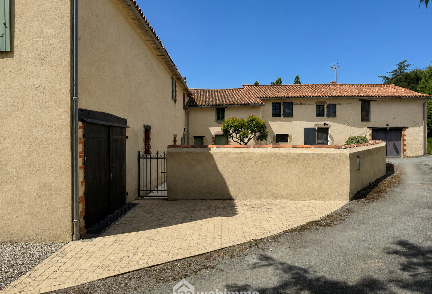 Maison de village - 225m² - Pouzauges — photo 1