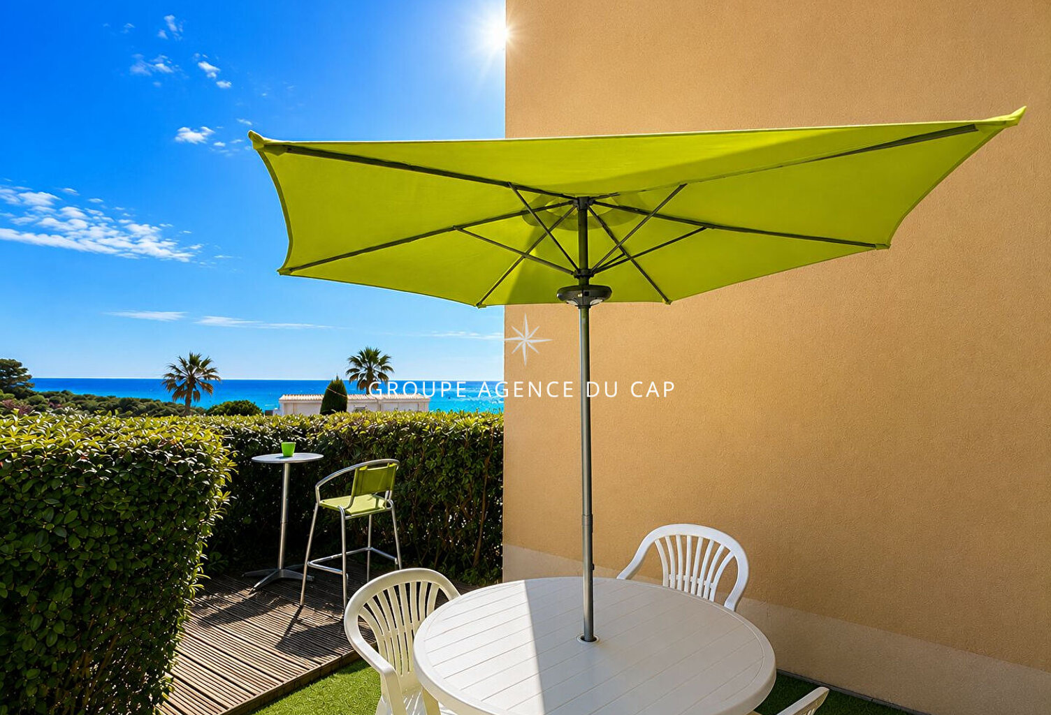 À VENDRE APPARTEMENT T2 À PIED DES PLAGES AVEC VUE MER, À SAINT-AYGULF — photo 1