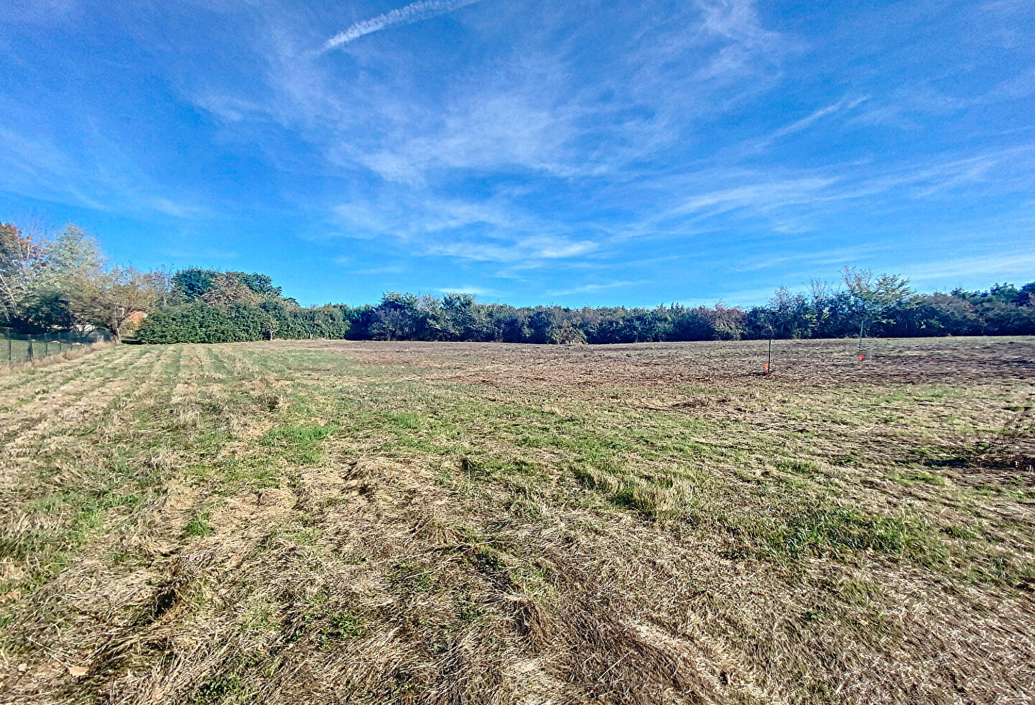 Terrain viabilisé de 850 m² à Leojac — photo 1