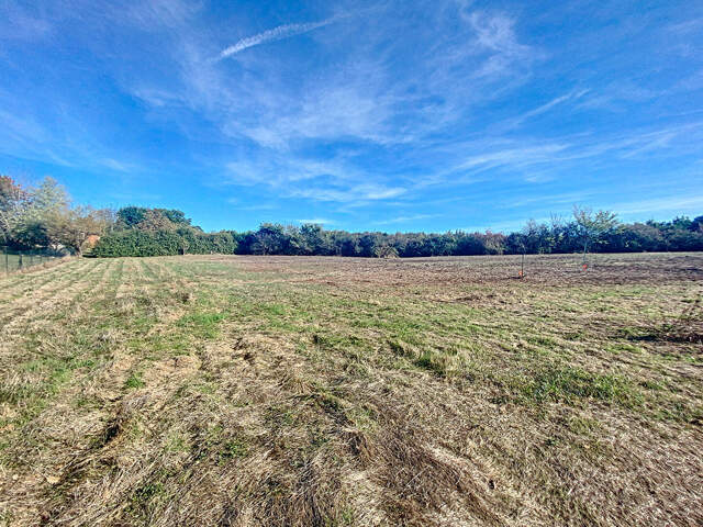 Terrain viabilisé de 850 m² à Leojac — photo du bien