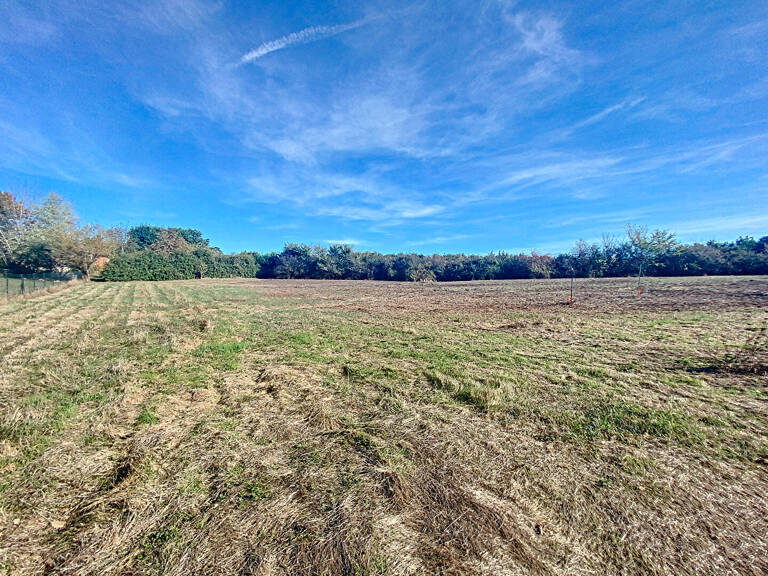Terrain viabilisé de 850 m² à Leojac — photo 1