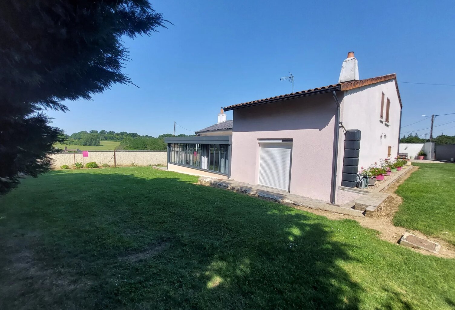 Maison familiale de 155 m² avec jardin à Iteuil — photo 1