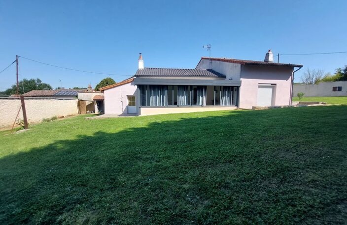Maison familiale de 155 m² avec jardin à Iteuil — photo 3