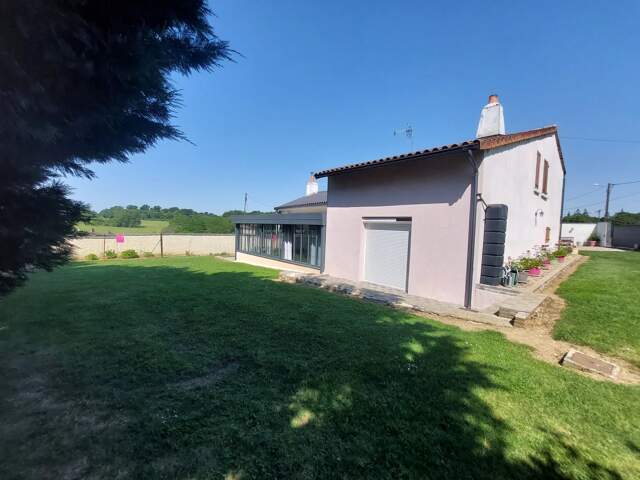 Maison familiale de 155 m² avec jardin à Iteuil — photo du bien