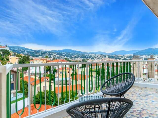 Bas du Parc Impérial / Piol – Dernier étage , 4 pièces rénové avec terrasses et vue mer — photo du bien