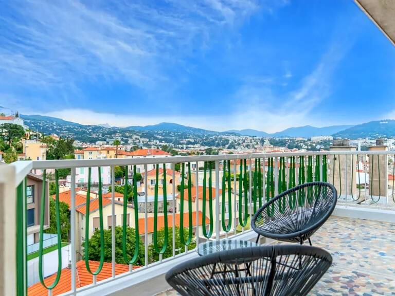 Bas du Parc Impérial / Piol – Dernier étage , 4 pièces rénové avec terrasses et vue mer — photo 1