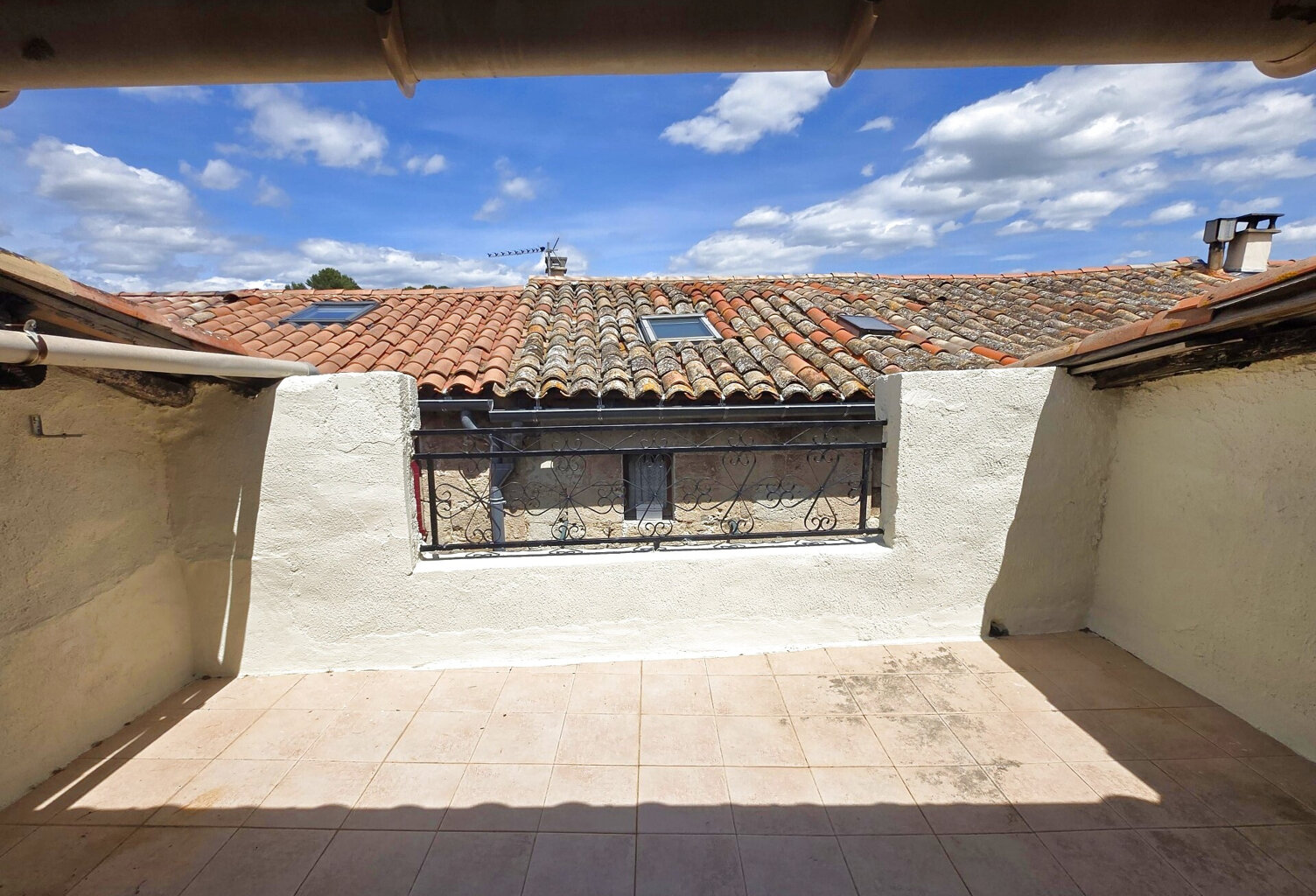 A vendre maison de village terrasse et caves — photo 1