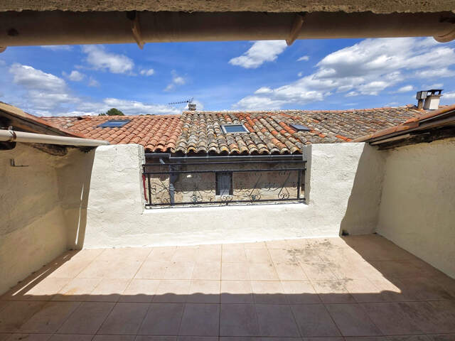 A vendre maison de village terrasse et caves — photo du bien