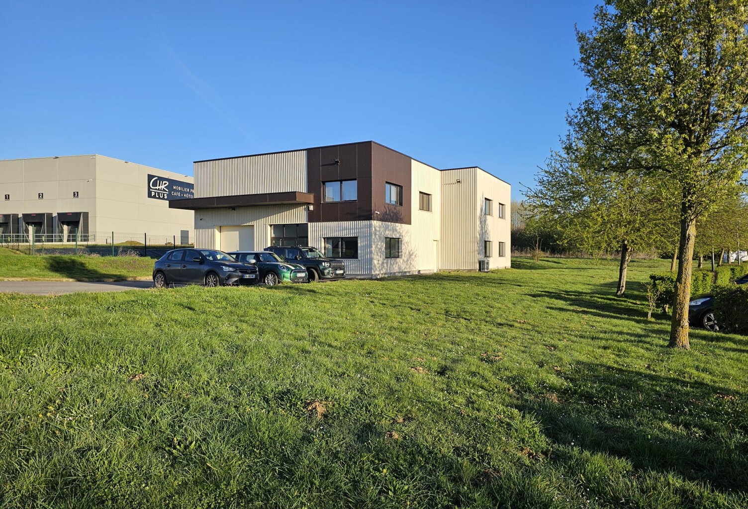 Bâtiment à usage professionnel de 321 m2, Secteur de Tincque — photo 1