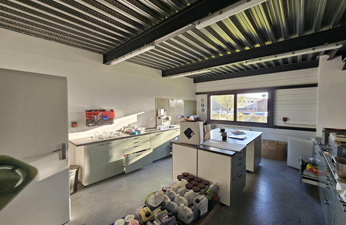 Bâtiment à usage professionnel de 321 m2, Secteur de Tincque — photo 4