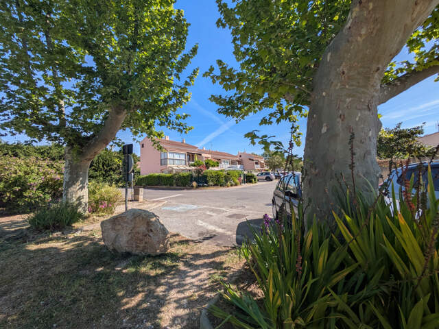 EXCLUSIVITE STUDIO RDJ SUD SECTEUR PORT LA LONDE LES MAURES — photo du bien