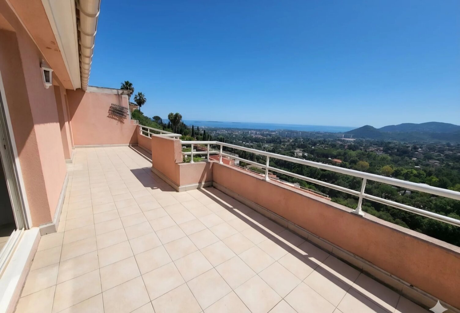 Superbe appartement 4 pièces vue mer à Mandelieu — photo 1