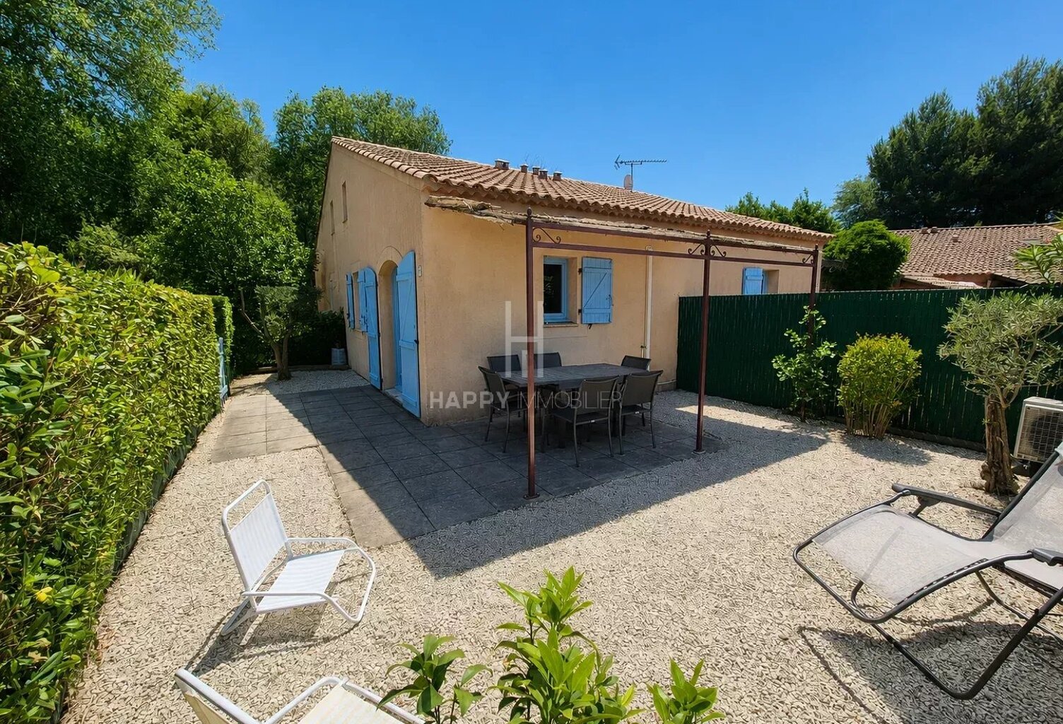 Mazet en résidence sécurisée — photo 1