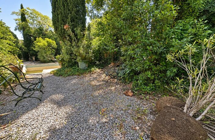 batisse debut 19 eme,  237m2, sur parc de 1500m2 — photo 4
