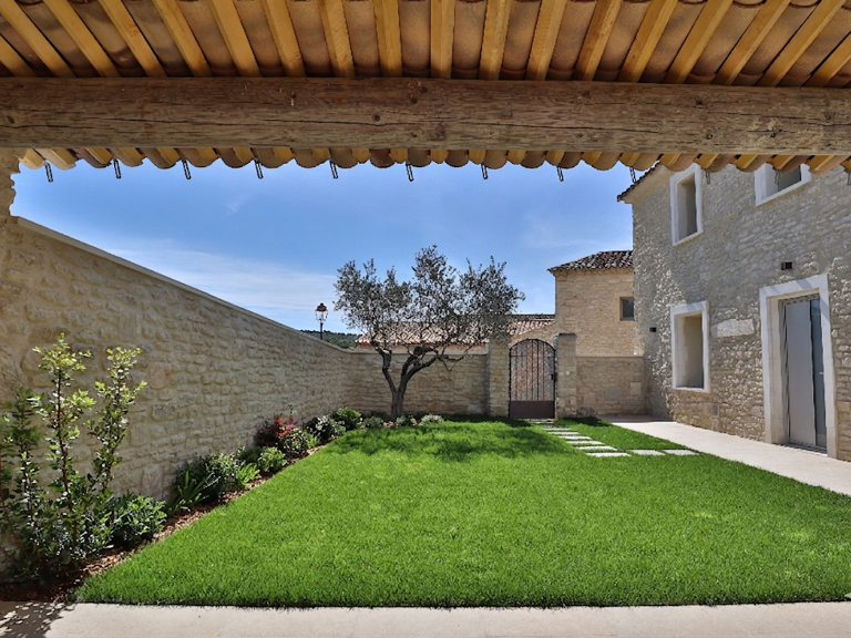 Dept 84 - Gordes - Maison en pierre entièrement rénovée avec — photo 1