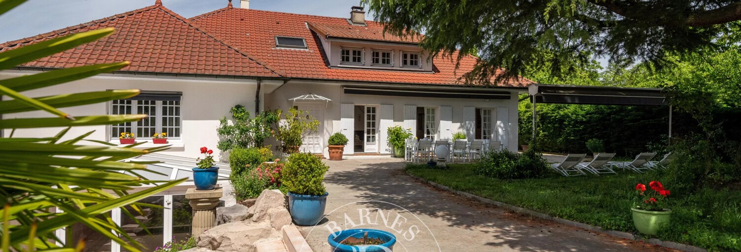 Maison 8 Pièces 330 m² à vendre à Saint-Pierre-de-Chandieu (69780)