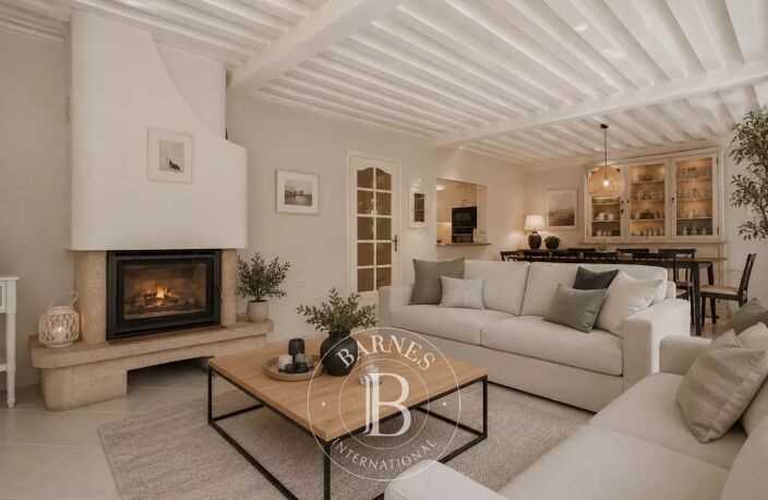 AINT-PIERRE-DE-CHANDIEU – MAISON D'ENVIRON 320 m² IDÉALE POUR UNE ACTIVITÉ LIBÉRALE OU UNE GRANDE FAMILLE – PISCINE INTÉRIEURE – TERRAIN PAYSAGER DE 1 487 m² — photo 5