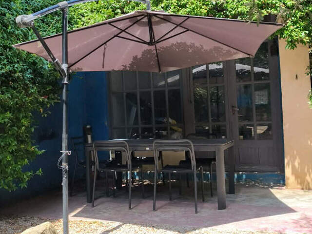 Maison avec dépendances et  piscine. — photo du bien