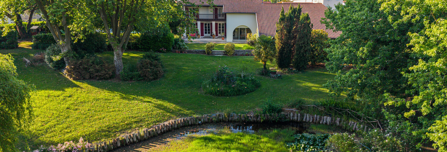Maison 10 Pièces 471 m² à vendre à Urt (64240)