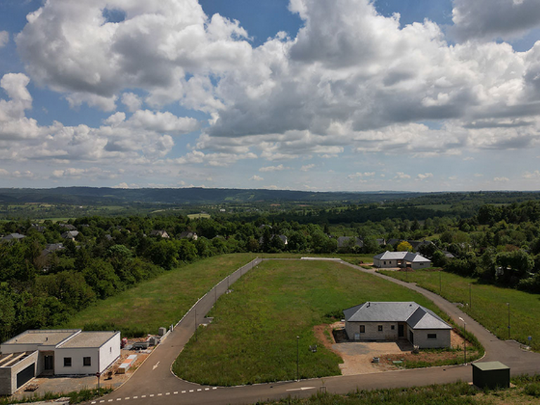Terrain viabilisé - 800 m2 - CAMPEYROUX — photo 1