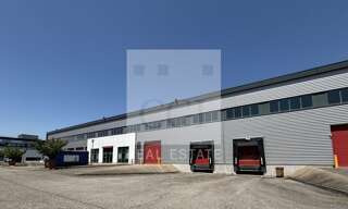 Commerce  1537 m² à louer à Meyzieu (69330)