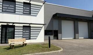Commerce  491 m² à louer à Décines-Charpieu (69150)