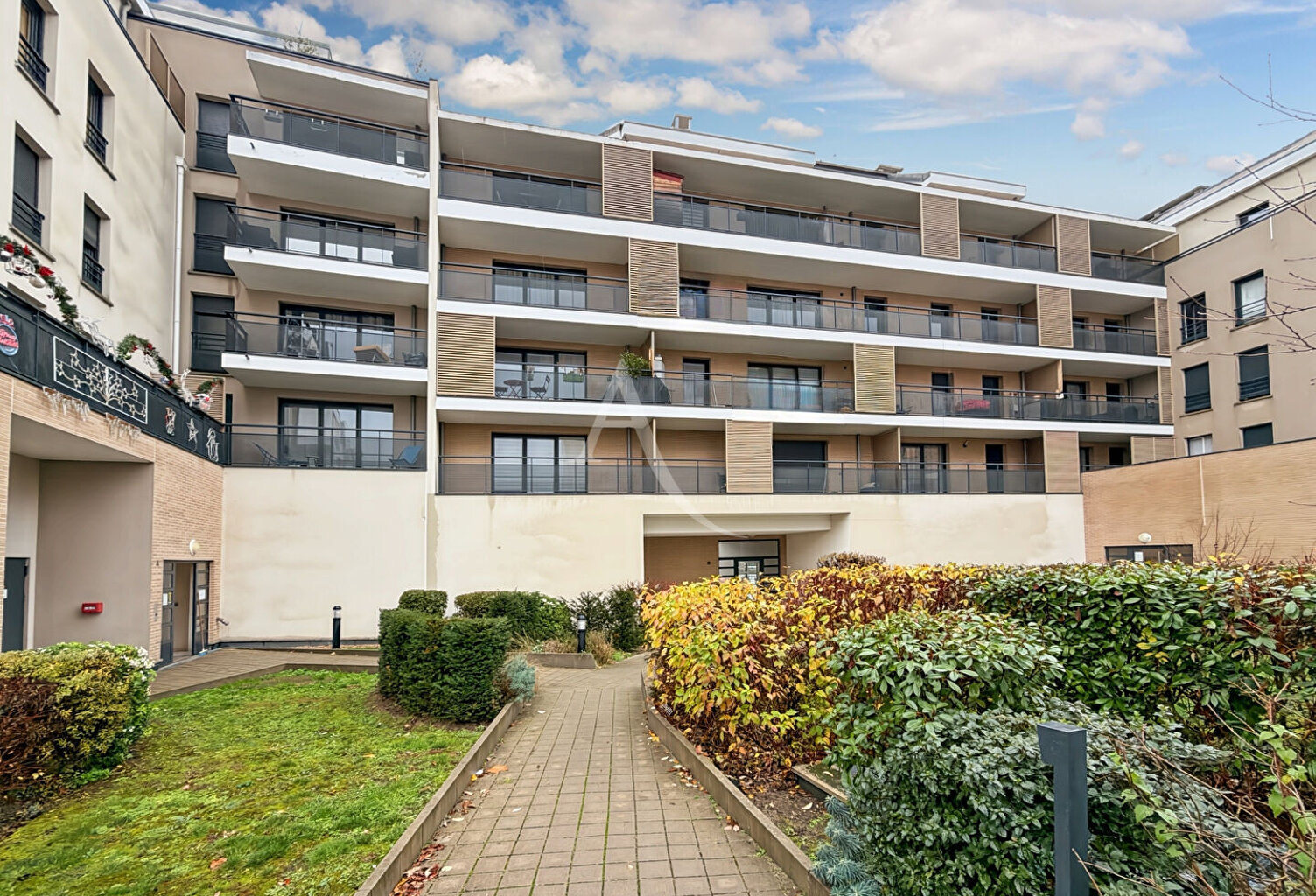 F3 au coeur de ville avec terrasse et 1 place de parking en sous sol — photo 1