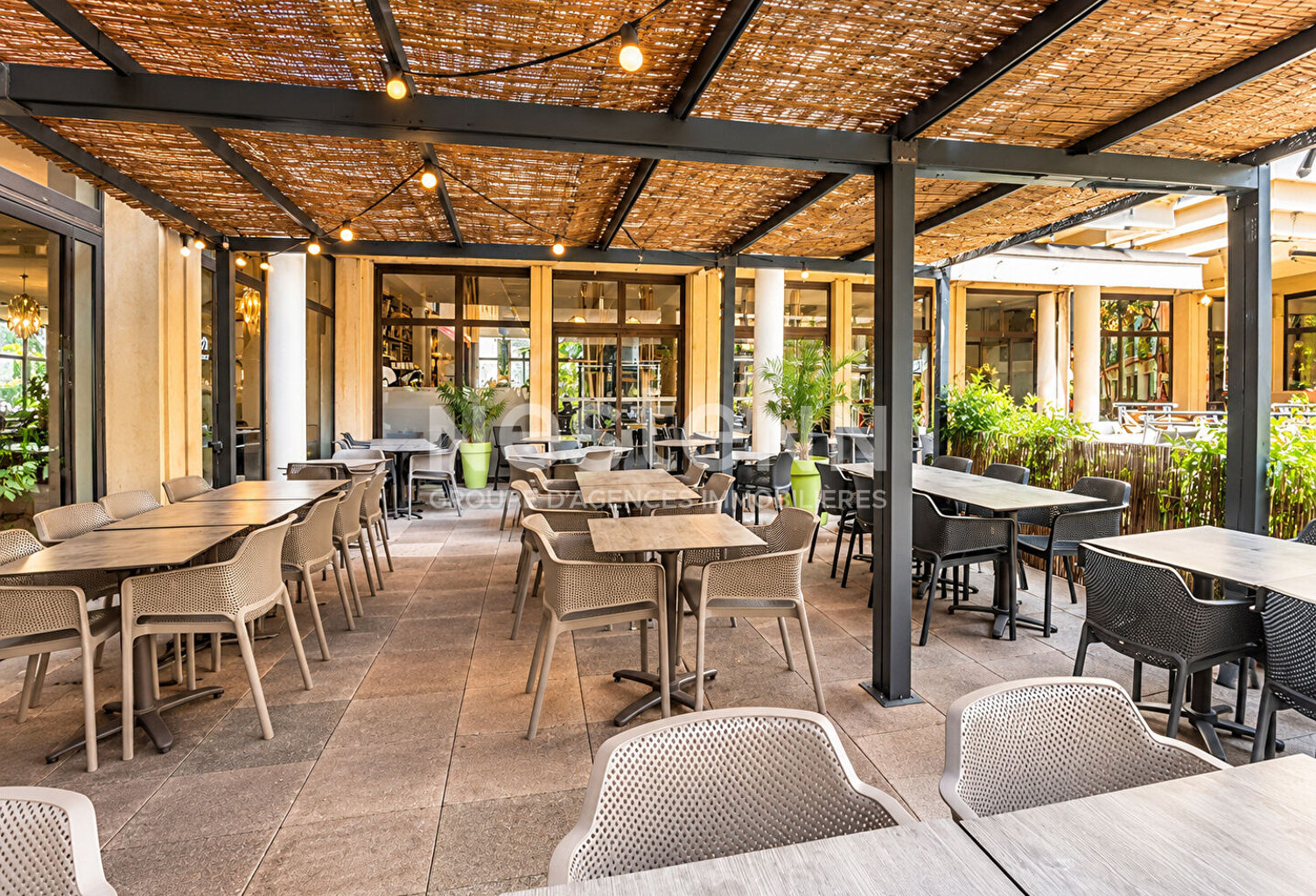 À vendre - Fonds de commerce restaurant entièrement équipé - Aix Les Milles — photo 1