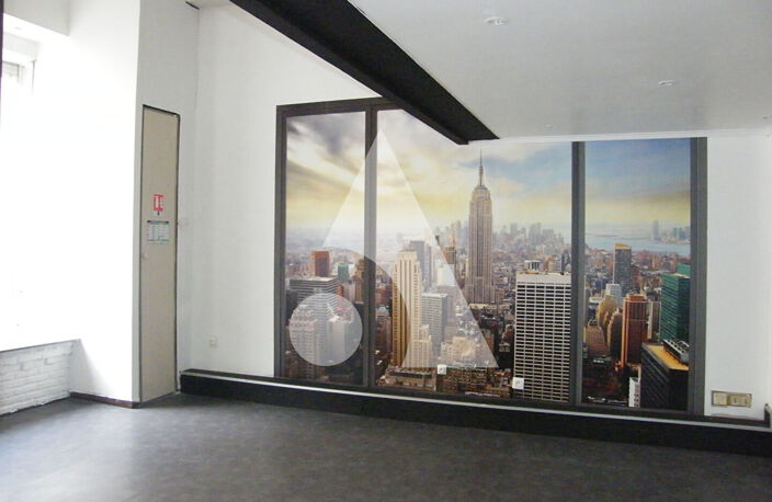 Local commercial, grande vitrine, hyper centre de Douai — photo 2