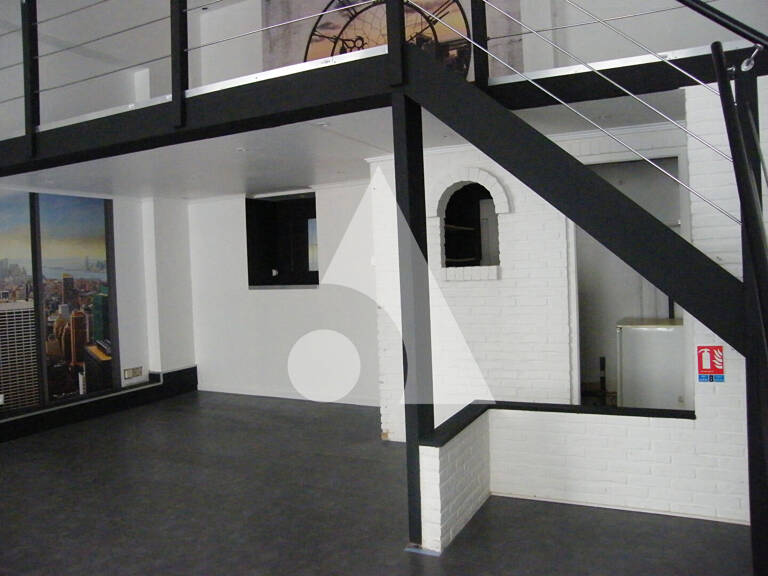 Local commercial, grande vitrine, hyper centre de Douai — photo 1