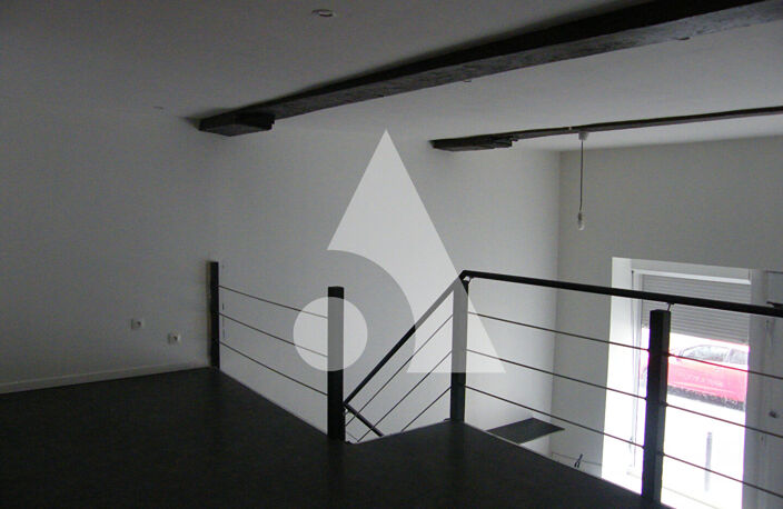 Local commercial, grande vitrine, hyper centre de Douai — photo 4