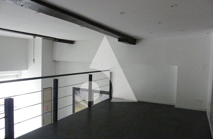 Local commercial, grande vitrine, hyper centre de Douai — photo 5