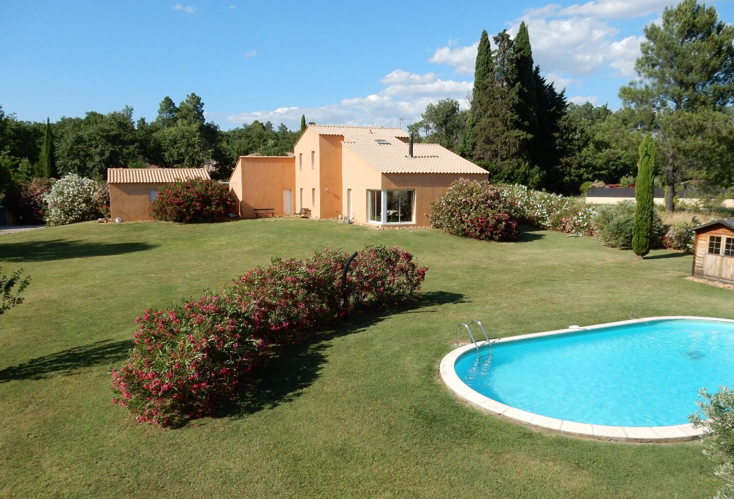 Villa — photo 1