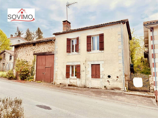 MAISON DE BOURG INDÉPENDANTE AVEC JARDIN ET DÉPENDANCES — photo du bien